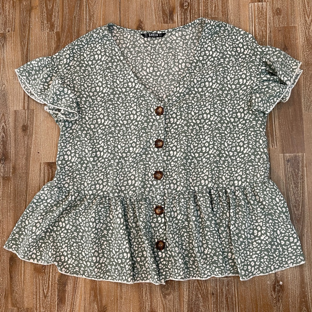 SHEIN Green and White Spotted Peplum Flutter Sleeve Blouse Size Small